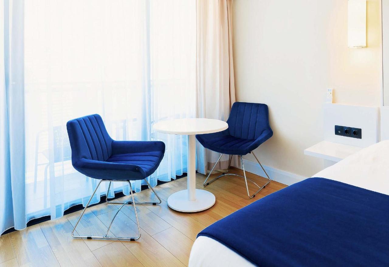 Elegance Sea View Aparthotel In Orbi City Batumi Bagian luar foto