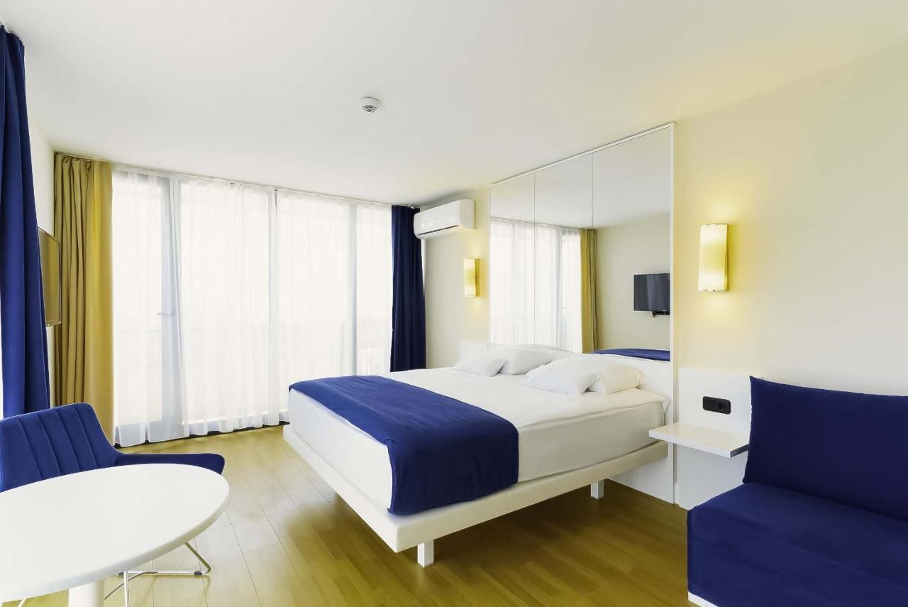 Elegance Sea View Aparthotel In Orbi City Batumi Bagian luar foto
