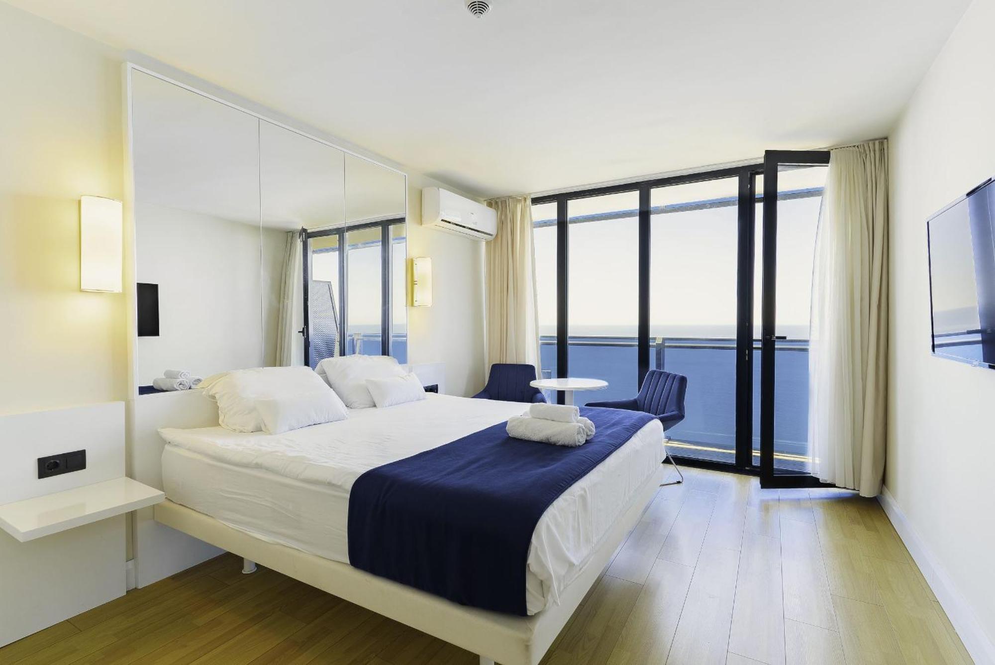 Elegance Sea View Aparthotel In Orbi City Batumi Bagian luar foto