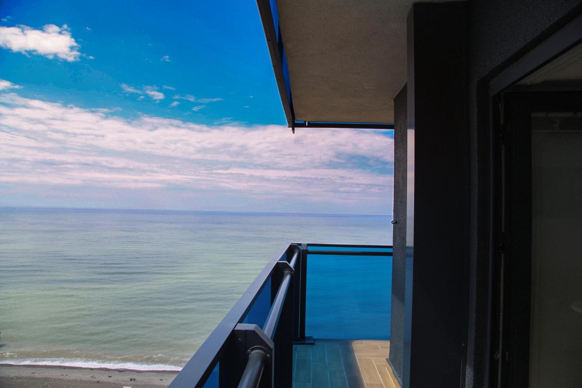 Elegance Sea View Aparthotel In Orbi City Batumi Bagian luar foto