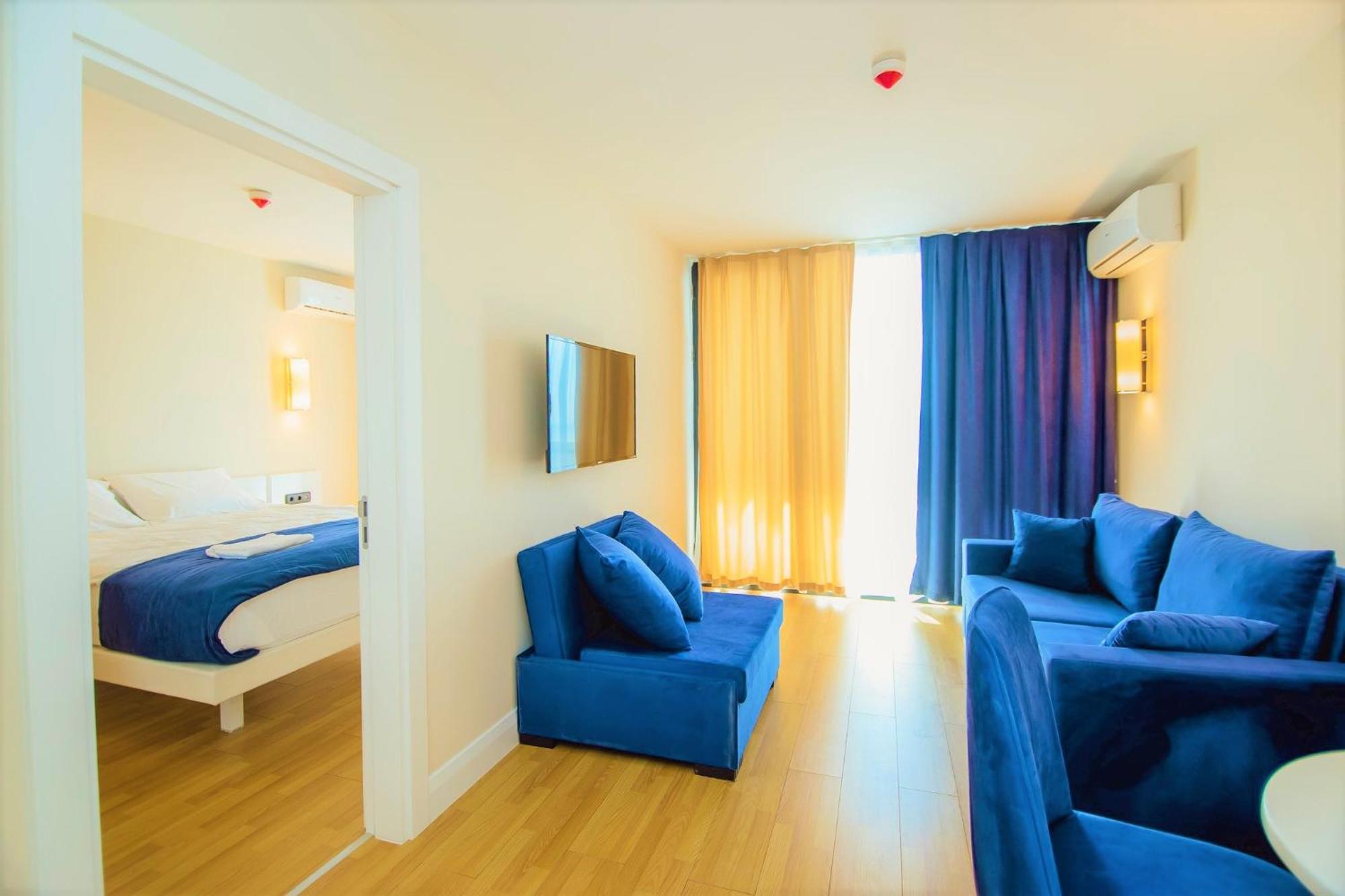 Elegance Sea View Aparthotel In Orbi City Batumi Bagian luar foto