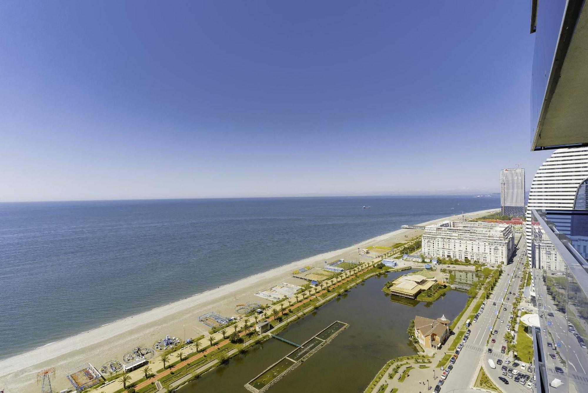 Elegance Sea View Aparthotel In Orbi City Batumi Bagian luar foto